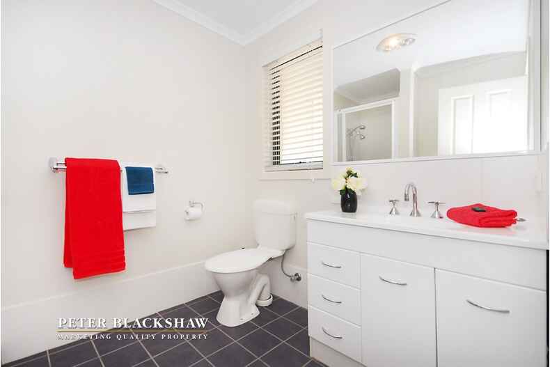 7 Olive Pink Crescent Banks