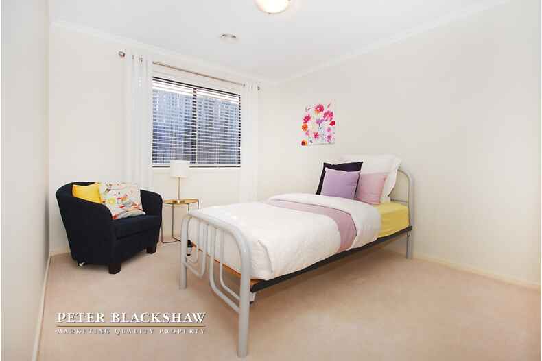 7 Olive Pink Crescent Banks