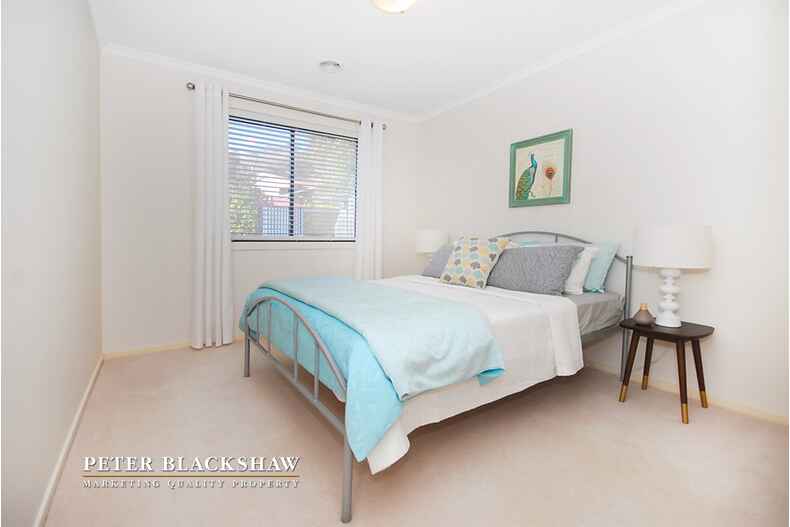 7 Olive Pink Crescent Banks