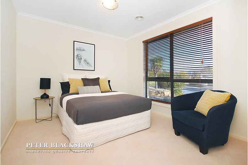 7 Olive Pink Crescent Banks