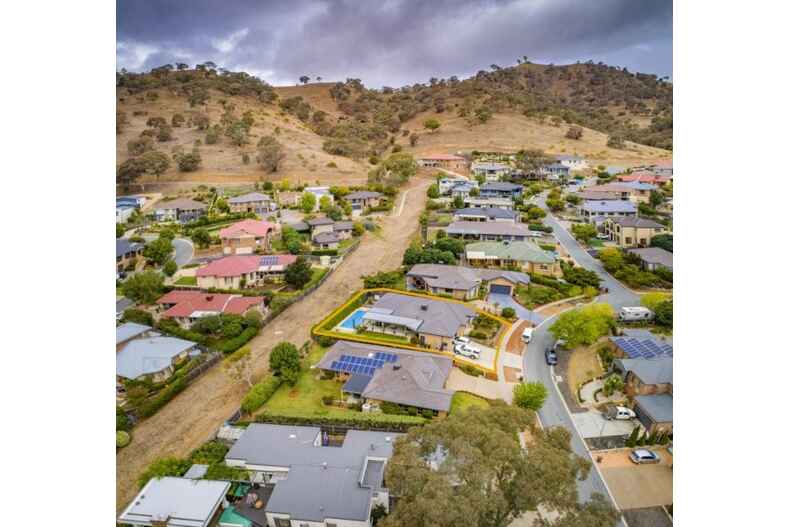 7 Olive Pink Crescent Banks