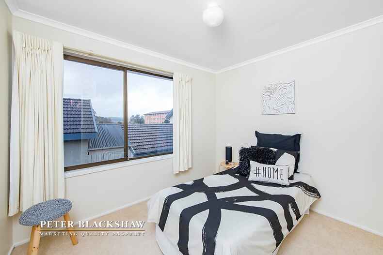 2/12 McKeahnie Street Queanbeyan