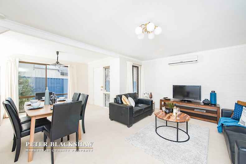 2/12 McKeahnie Street Queanbeyan