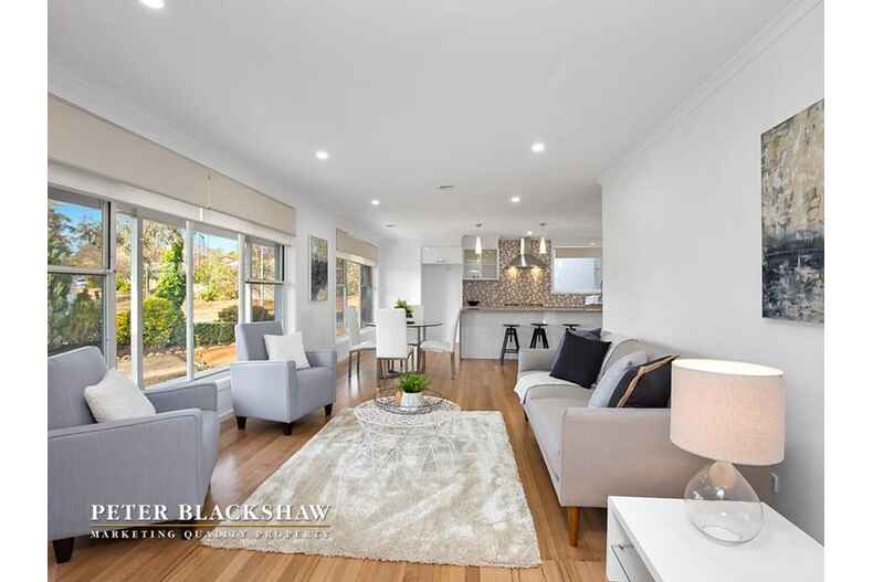 1 Alroy Circuit Hawker