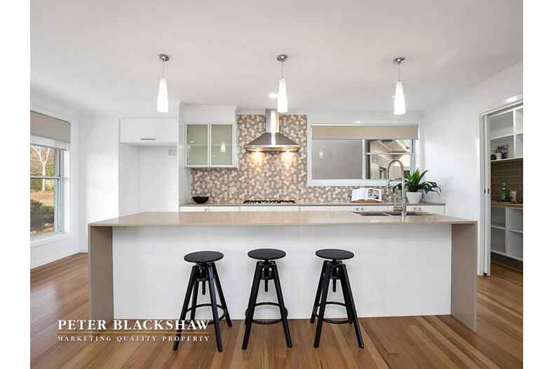 1 Alroy Circuit Hawker