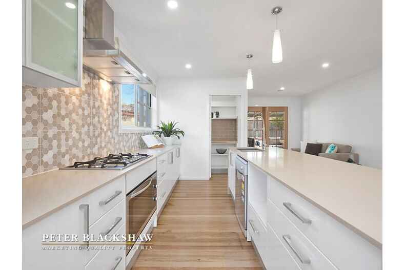 1 Alroy Circuit Hawker