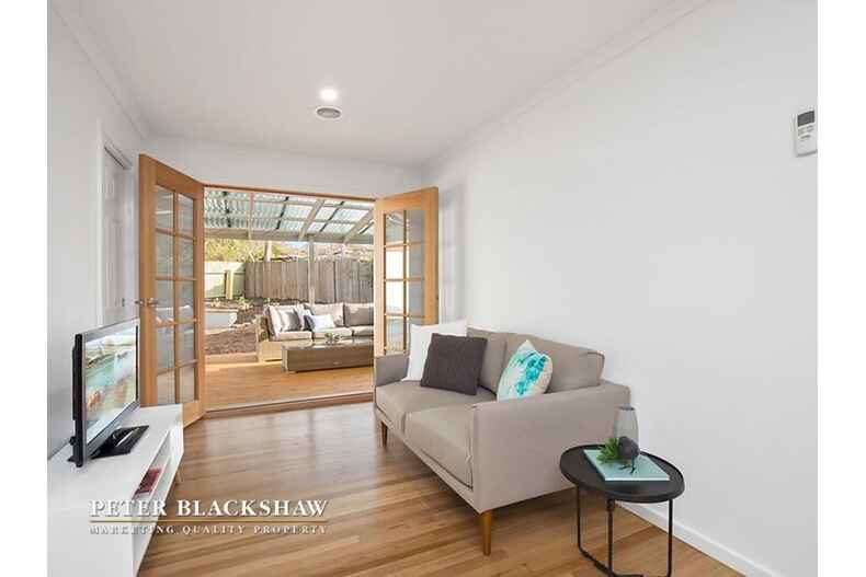 1 Alroy Circuit Hawker