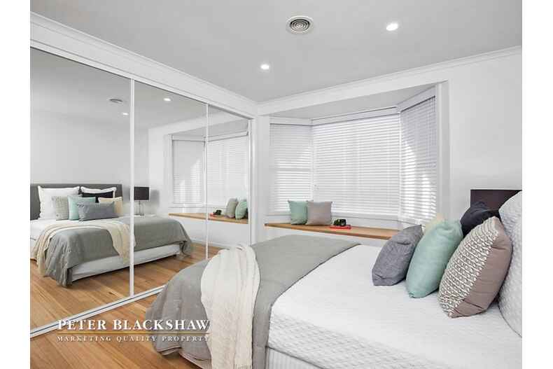 1 Alroy Circuit Hawker