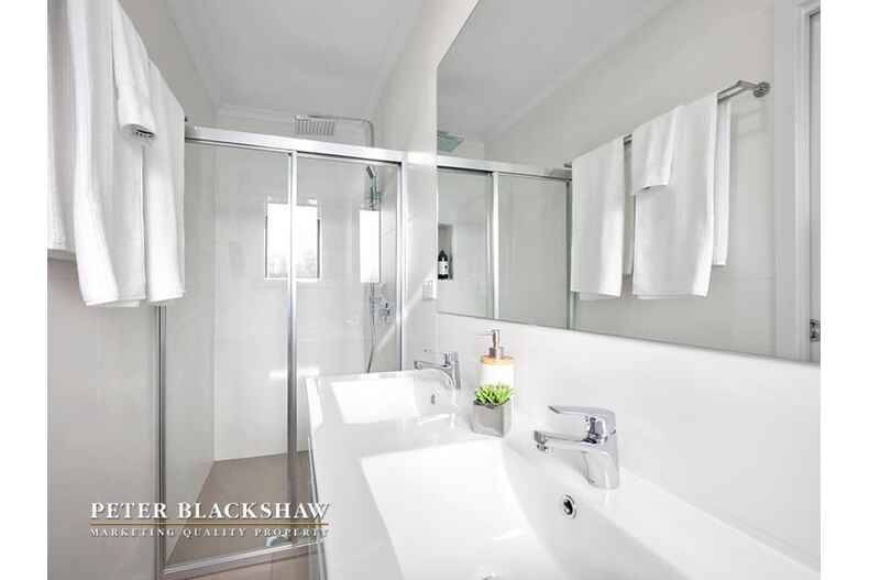 1 Alroy Circuit Hawker