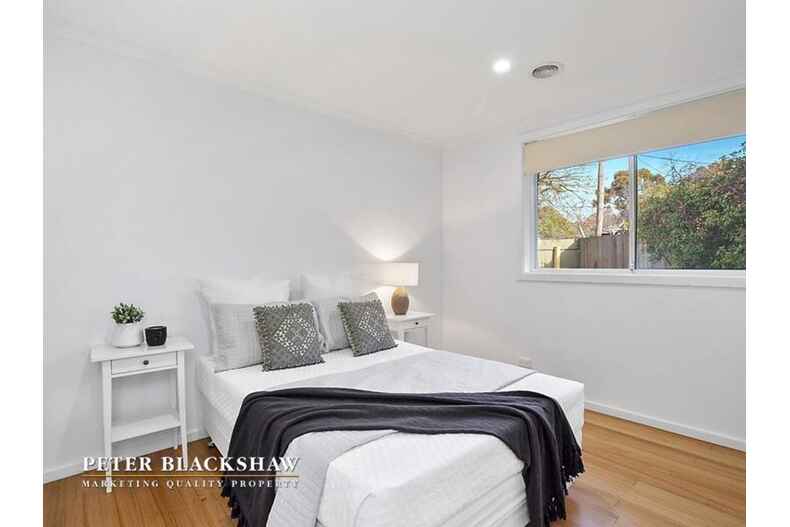 1 Alroy Circuit Hawker