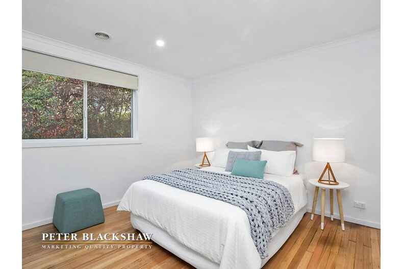 1 Alroy Circuit Hawker