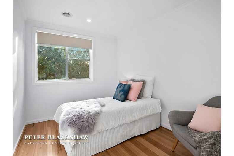 1 Alroy Circuit Hawker