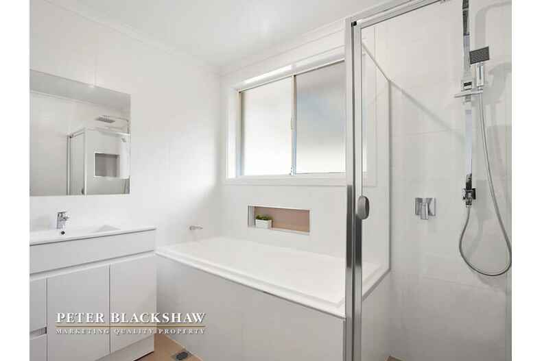 1 Alroy Circuit Hawker