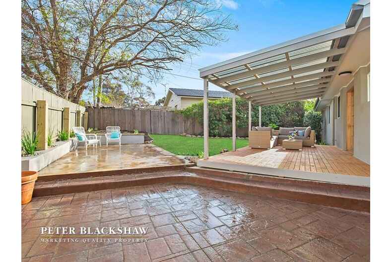 1 Alroy Circuit Hawker