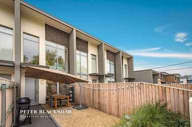 12/90 Blacket Street Downer