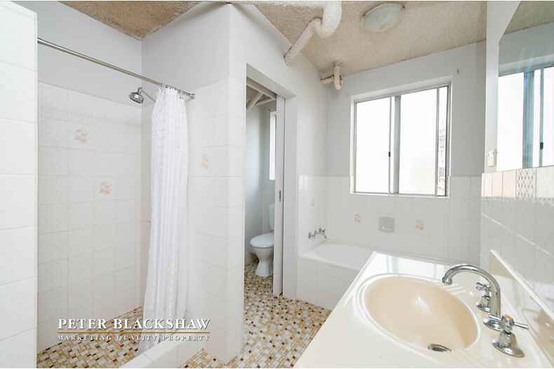 2/4  Velacia Place Queanbeyan