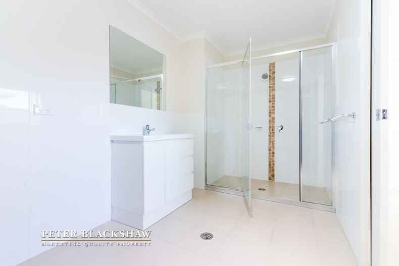 24/20 Clare Burton Crescent Franklin 24/20 Clare Burton Crescent Franklin