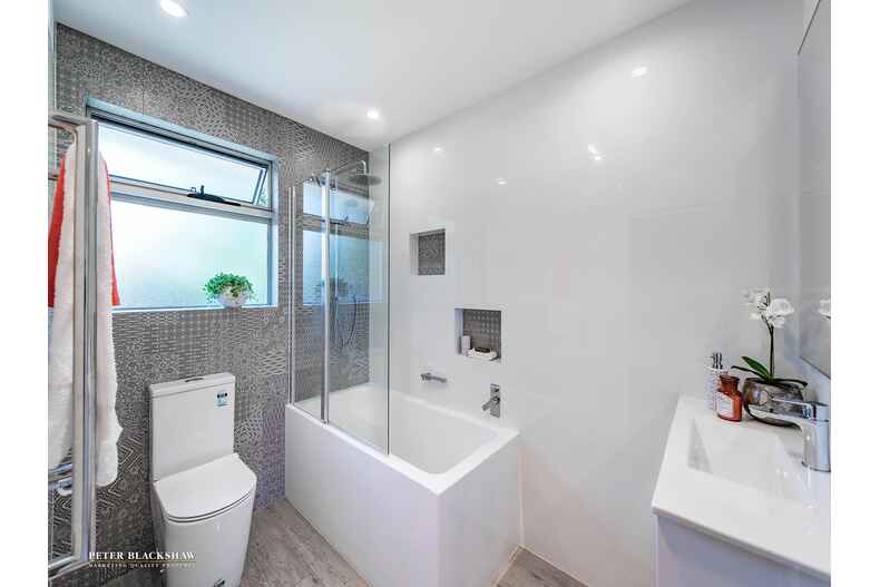 57 Early Street Crestwood