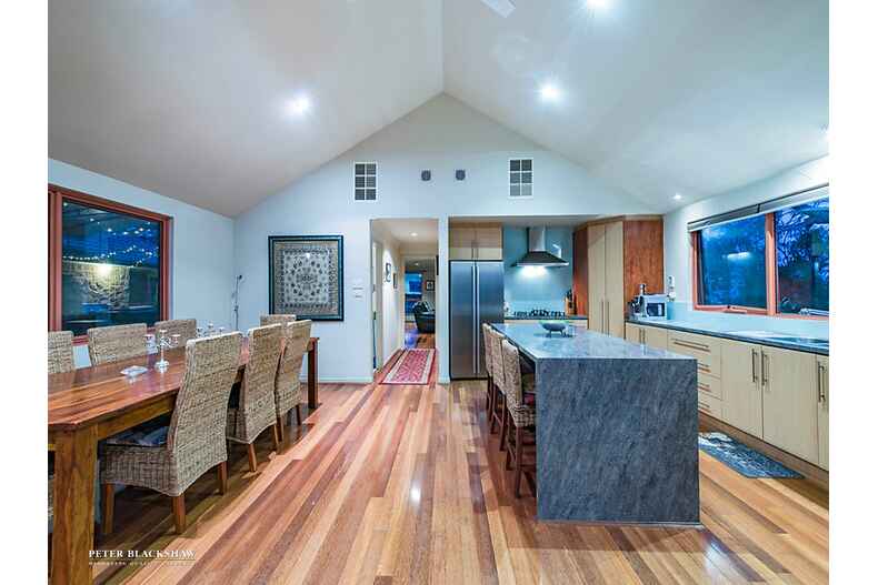 8 Regent Drive Queanbeyan East 8 Regent Drive Queanbeyan East