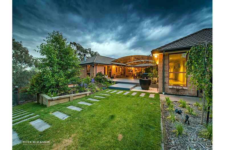 8 Regent Drive Queanbeyan East 8 Regent Drive Queanbeyan East