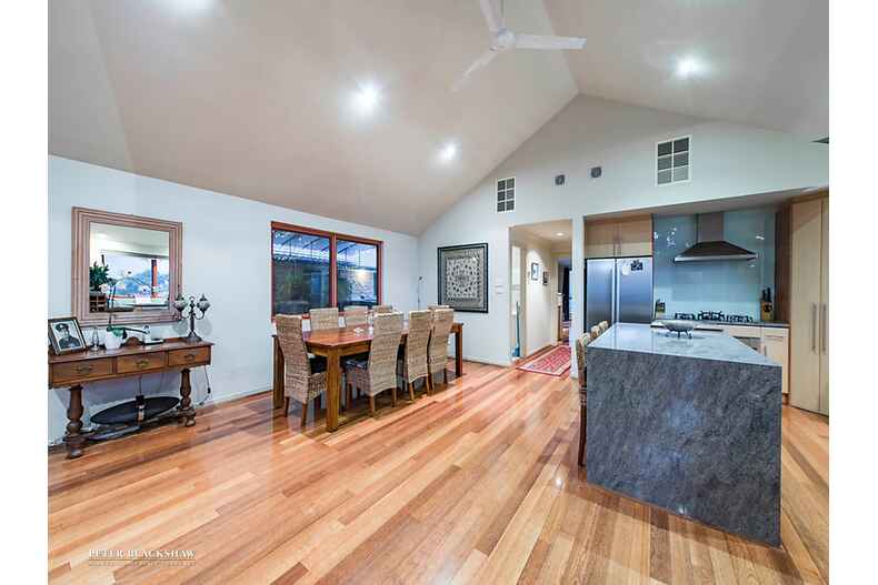 8 Regent Drive Queanbeyan East 8 Regent Drive Queanbeyan East