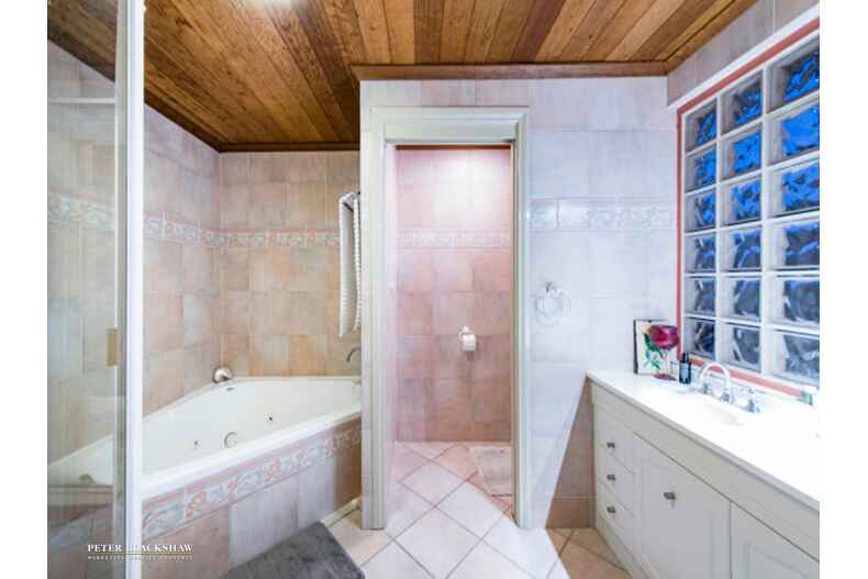 8 Regent Drive Queanbeyan East 8 Regent Drive Queanbeyan East