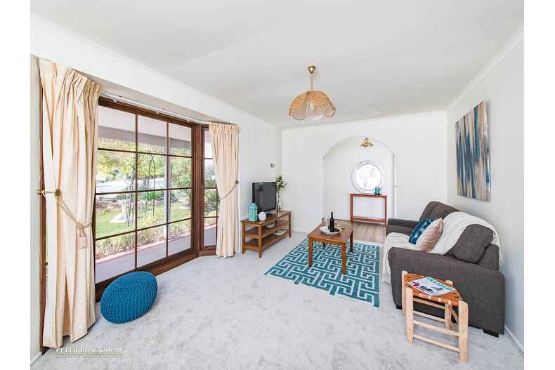 11 Robertson Street Queanbeyan West