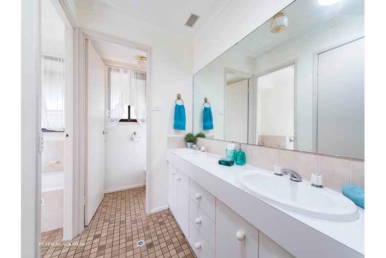 11 Robertson Street Queanbeyan West