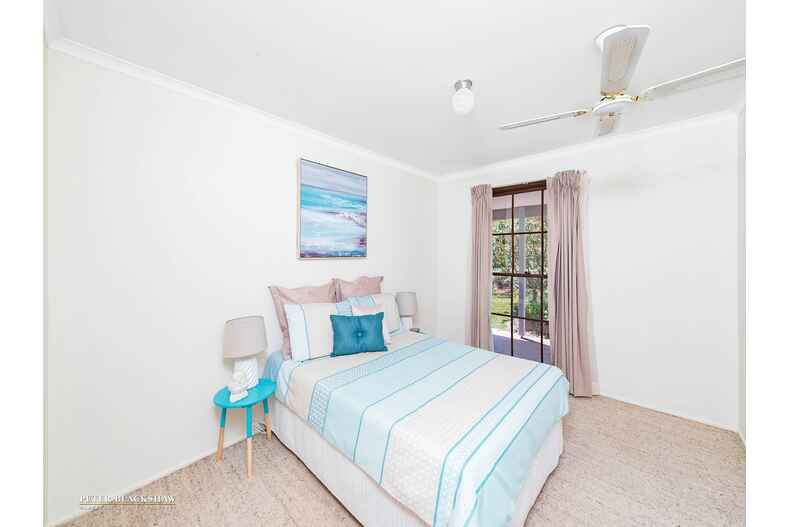 11 Robertson Street Queanbeyan West