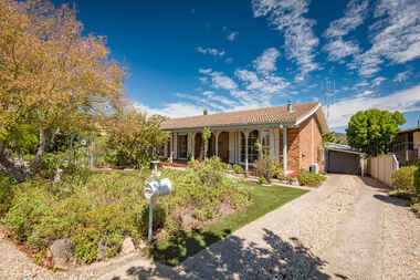 11 Robertson Street Queanbeyan West