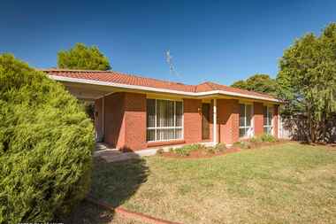 2/6 Woodfull Loop Gordon