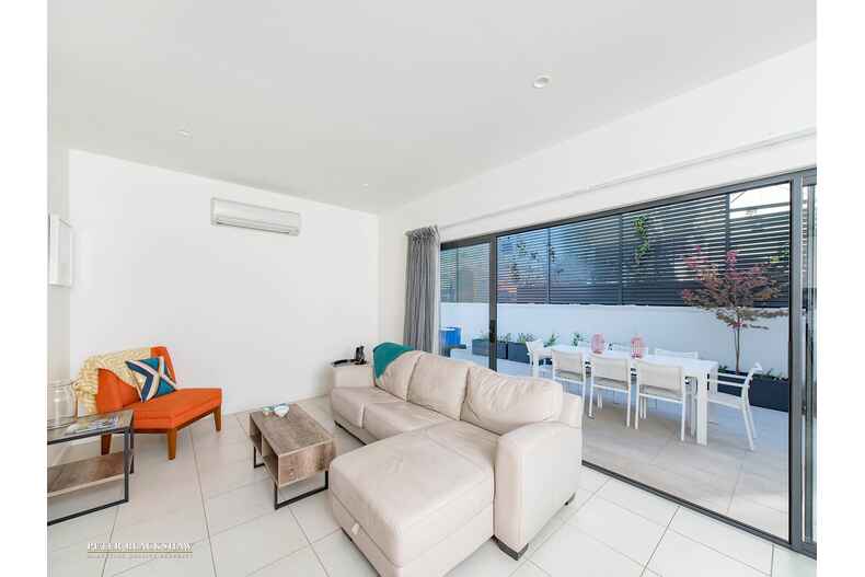 2/9 Stornaway Road Queanbeyan