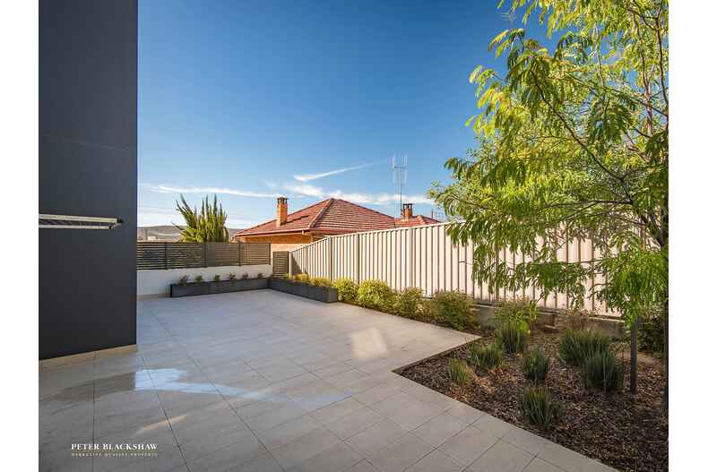 2/9 Stornaway Road Queanbeyan