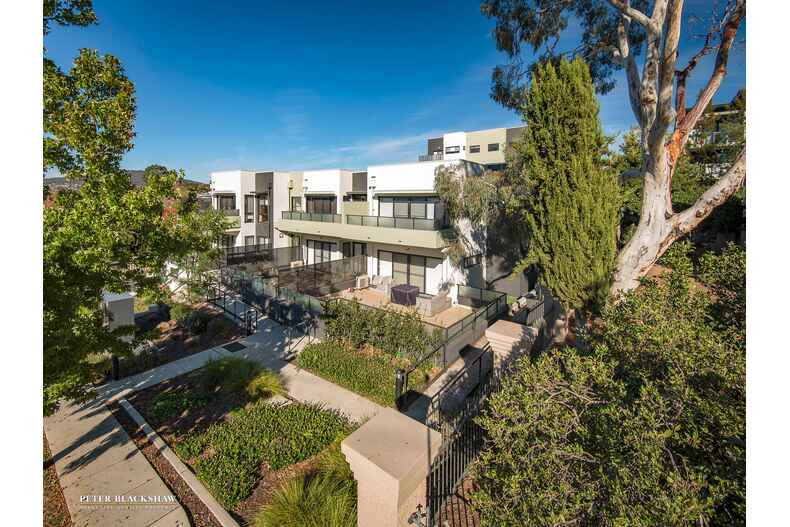 2/9 Stornaway Road Queanbeyan