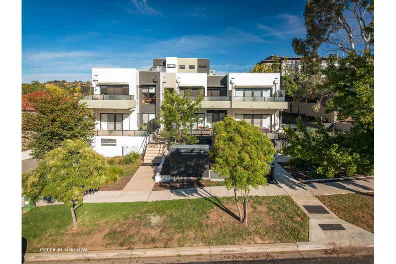 2/9 Stornaway Road Queanbeyan