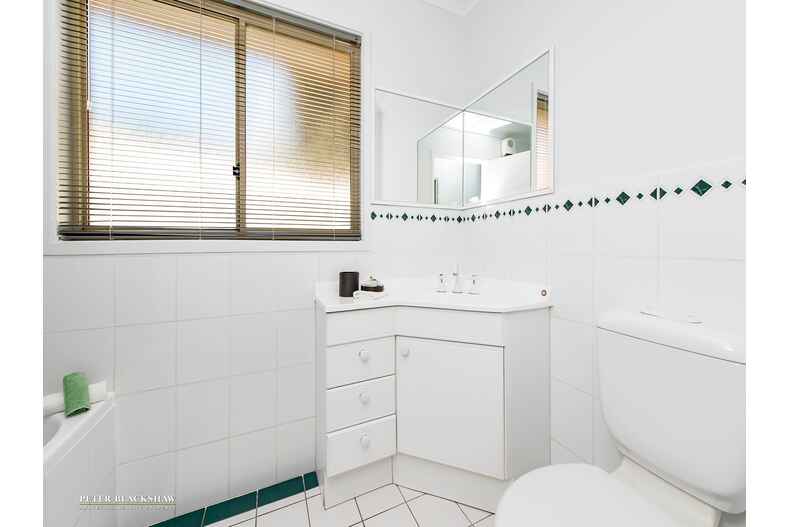 1/100 Gilmore Road  Queanbeyan