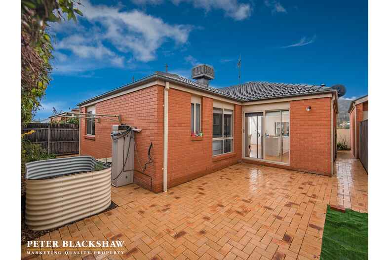 2/14 Pannamena Crescent  Jerrabomberra