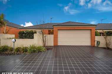 2/14 Pannamena Crescent  Jerrabomberra