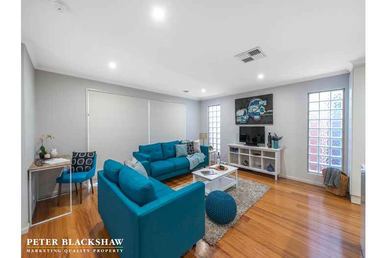 2/14 Pannamena Crescent  Jerrabomberra