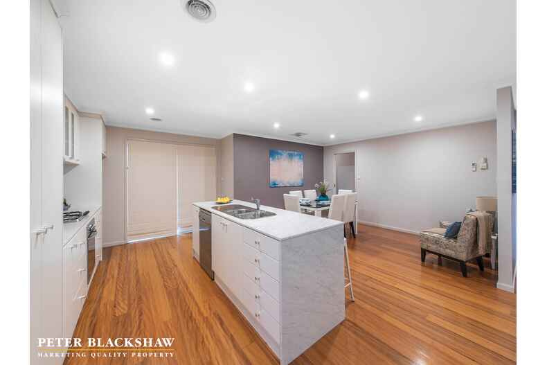 2/14 Pannamena Crescent  Jerrabomberra