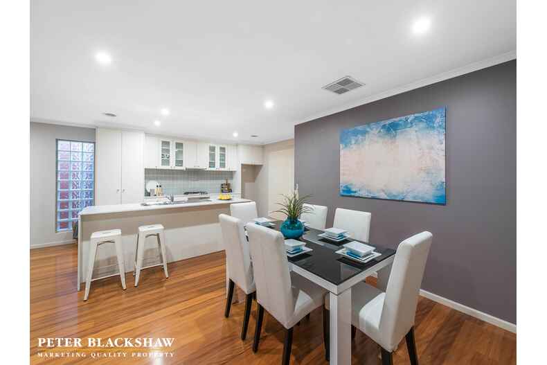 2/14 Pannamena Crescent  Jerrabomberra