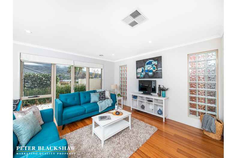 2/14 Pannamena Crescent  Jerrabomberra