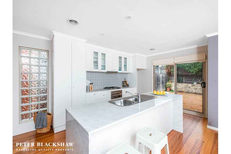 2/14 Pannamena Crescent  Jerrabomberra