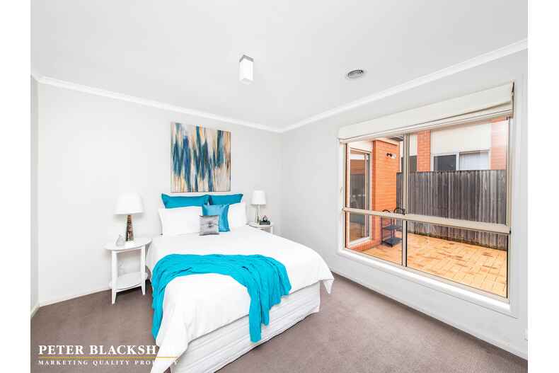 2/14 Pannamena Crescent  Jerrabomberra