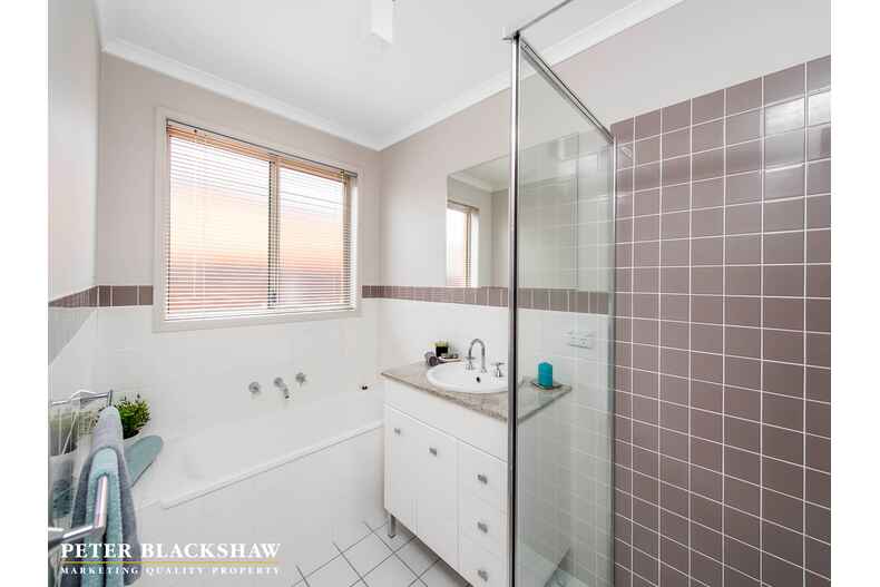 2/14 Pannamena Crescent  Jerrabomberra