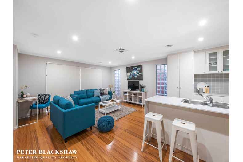 2/14 Pannamena Crescent  Jerrabomberra