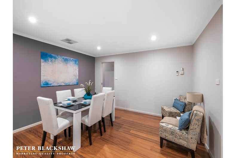 2/14 Pannamena Crescent  Jerrabomberra