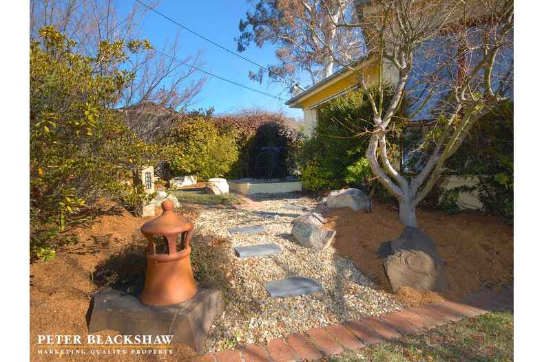 5 Arnhem Place Red Hill 5 Arnhem Place Red Hill