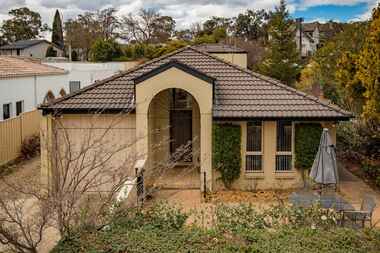 24 Hopetoun Circuit Deakin