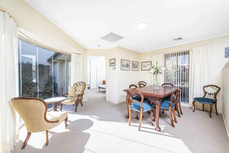 24 Hopetoun Circuit Deakin 24 Hopetoun Circuit Deakin